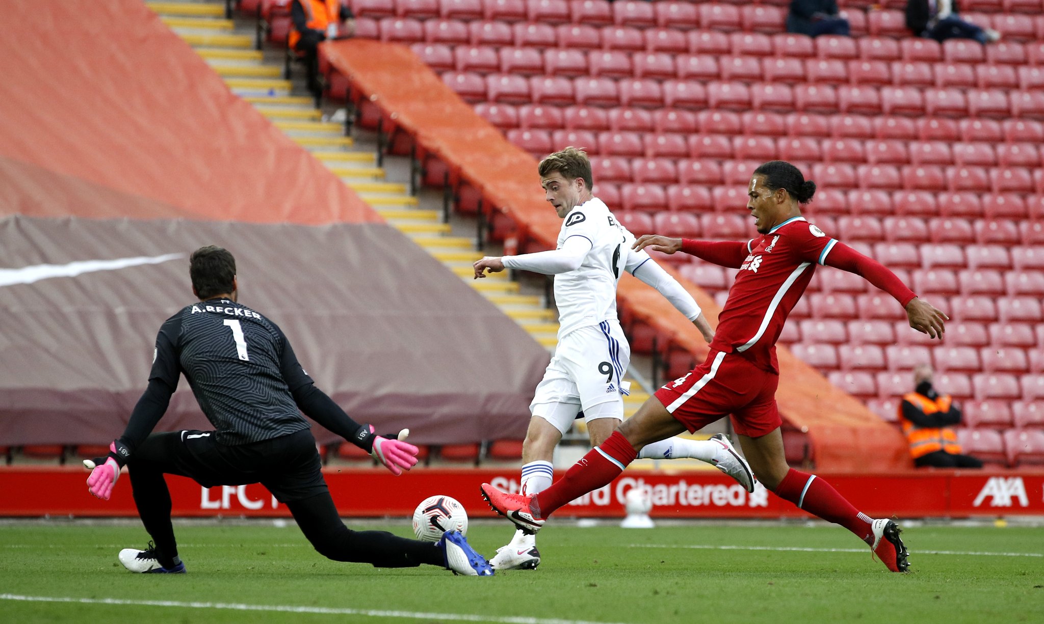 科利莫爾：俱樂部應誠實對待球員，加拉格爾是一個例子.